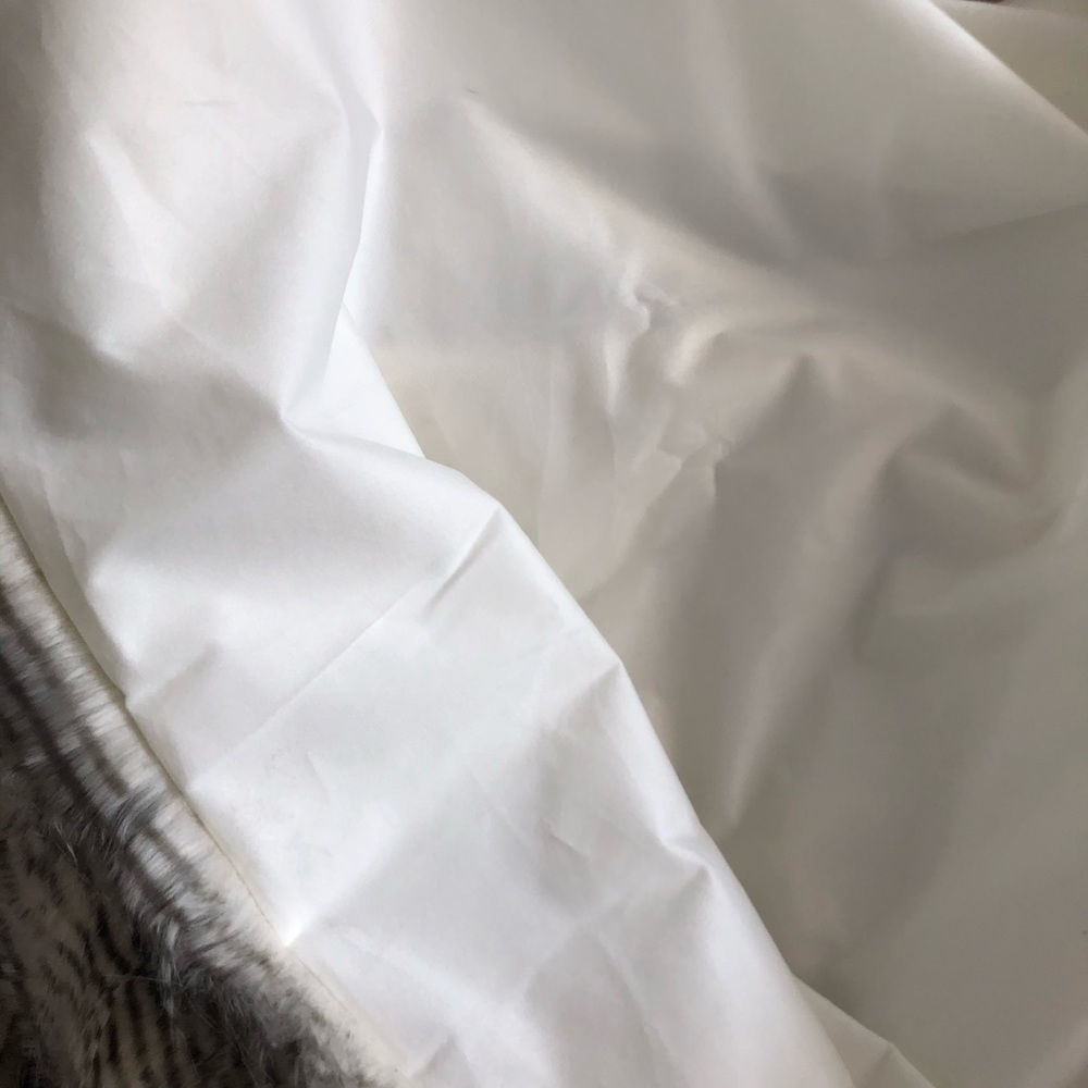 NWOT Set of decorative pillow and throw blanket - Picture 4 of 6